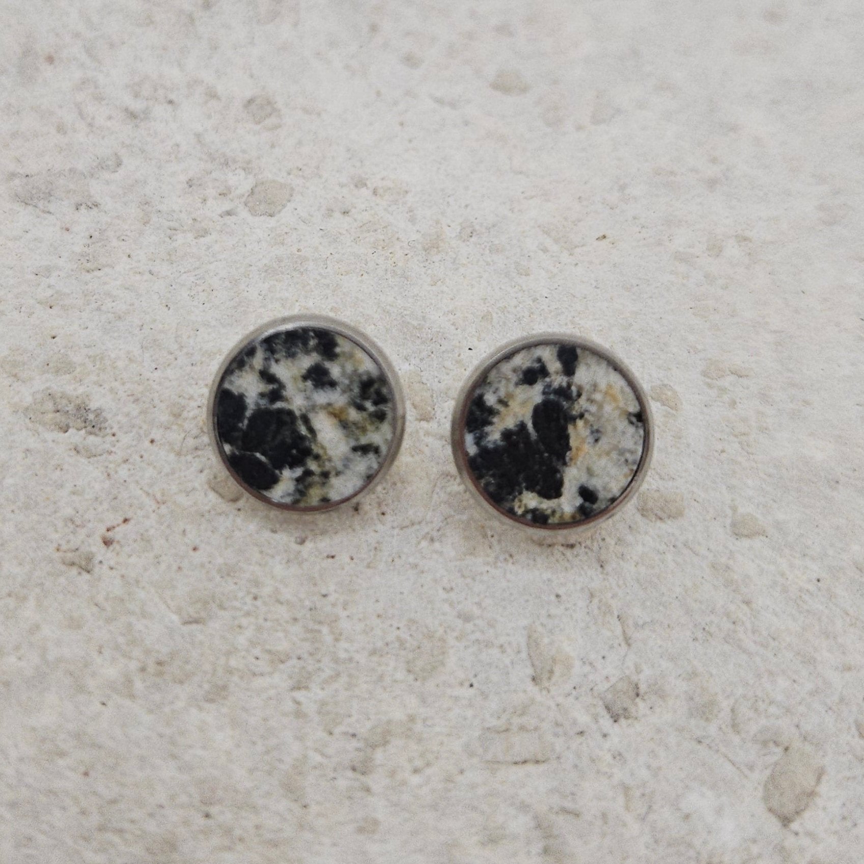 Ear studs round No 09