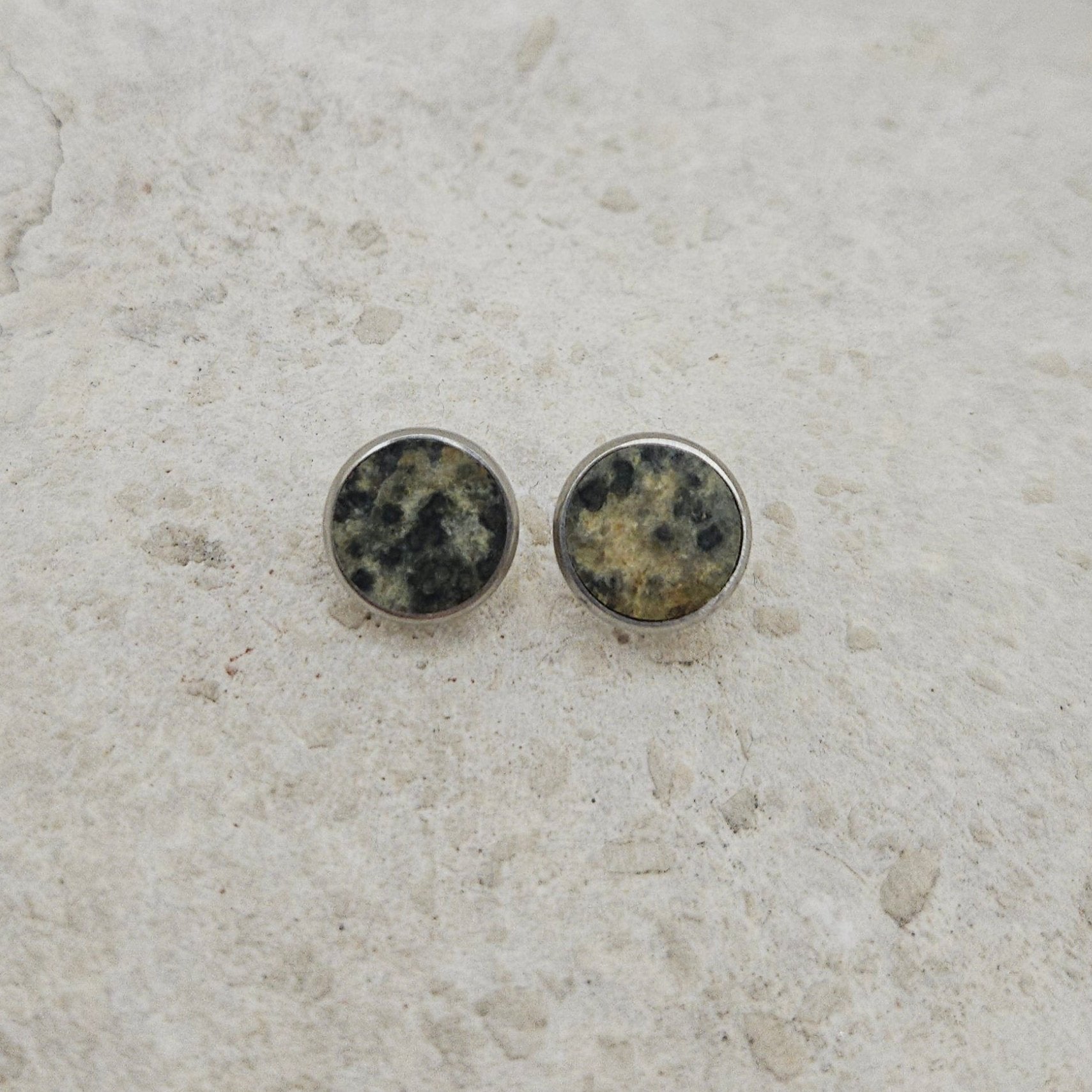 Ear studs round no 04