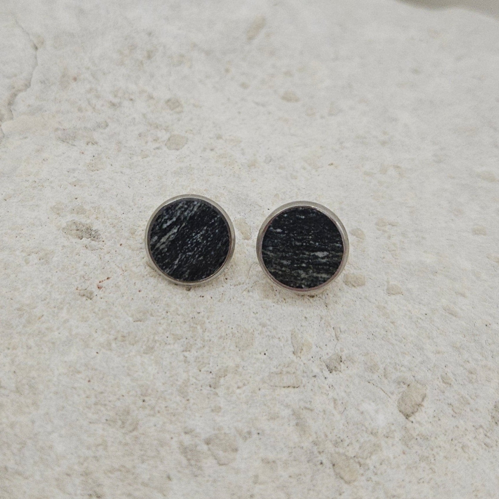 Ear studs round no 07