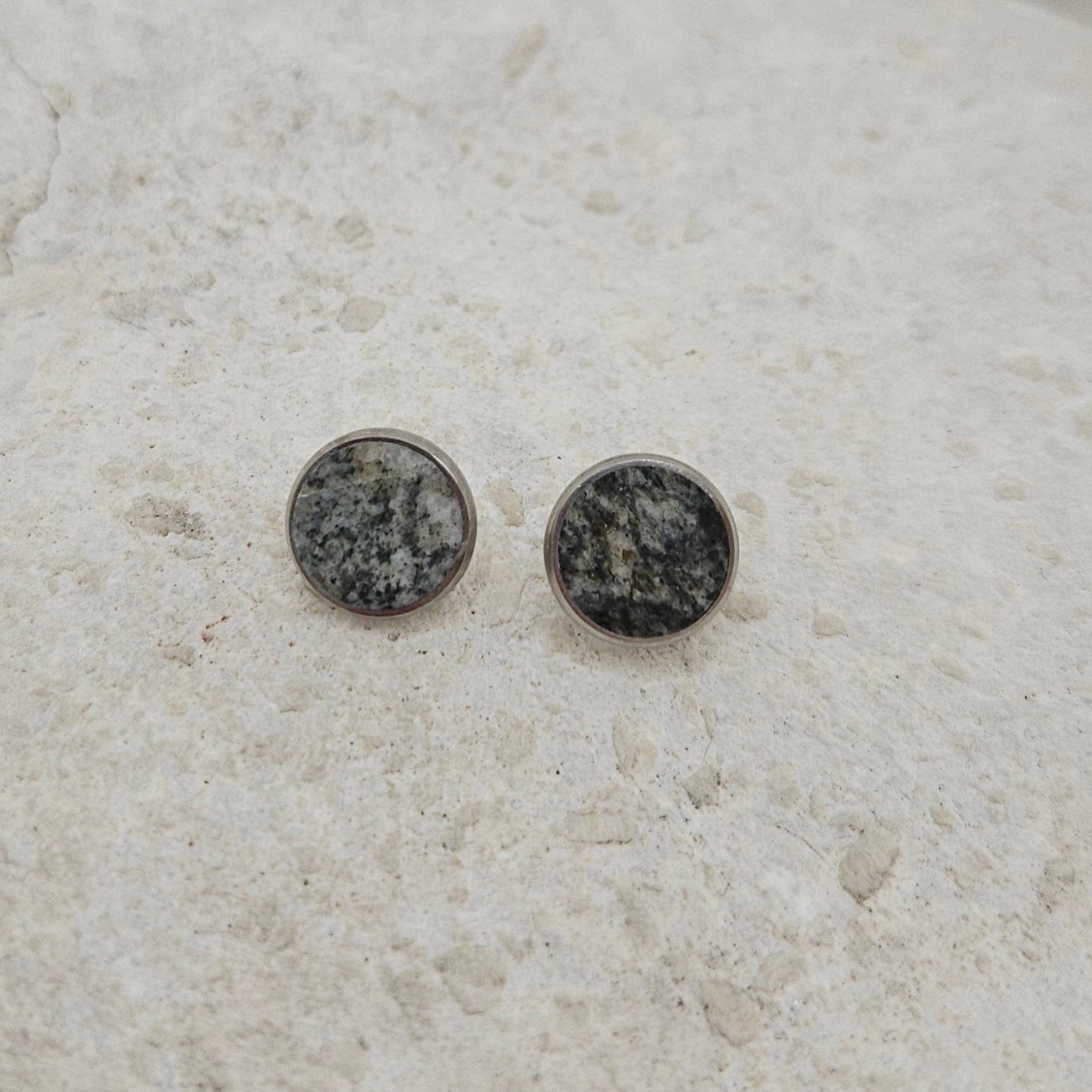 Ear studs round no 08