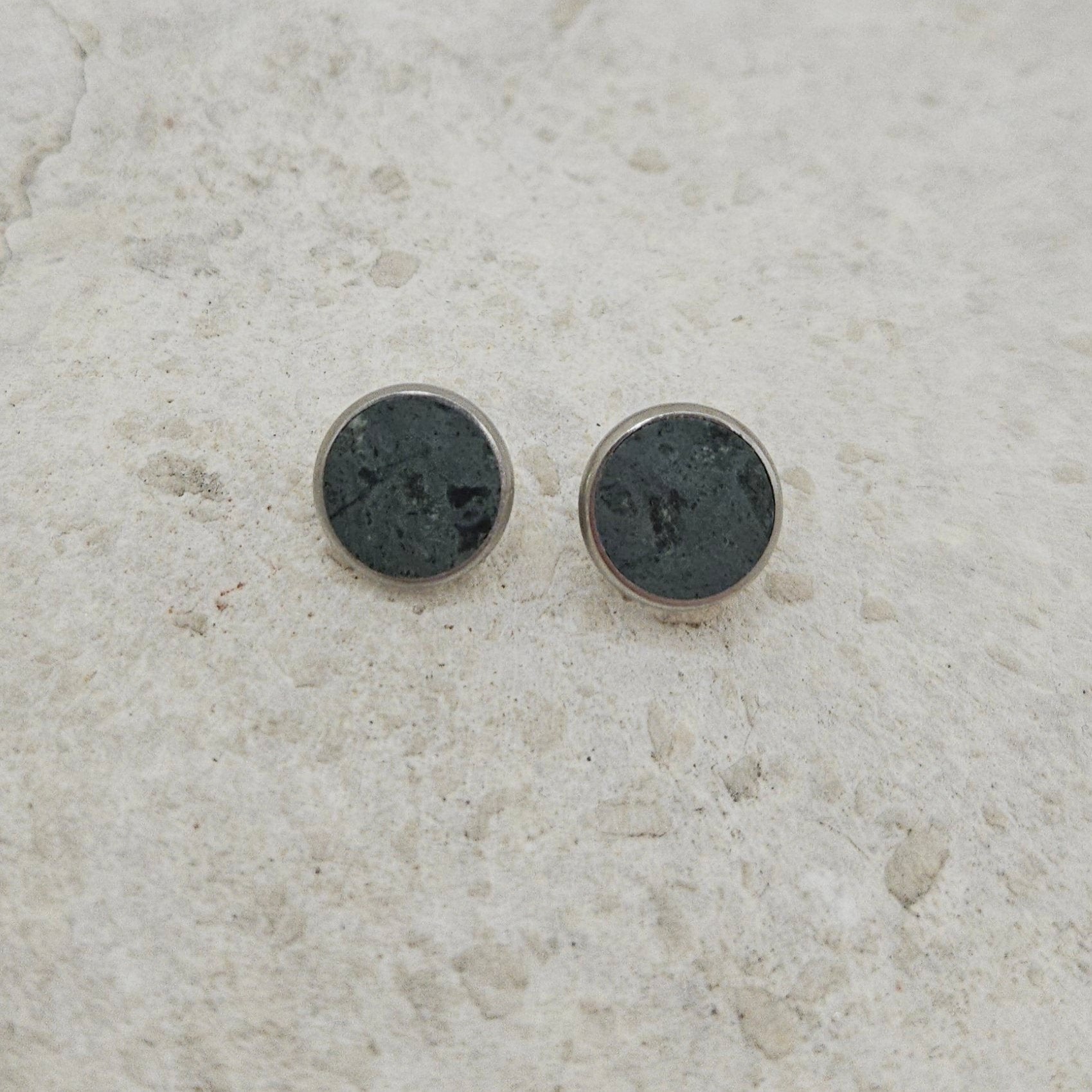 Ear studs round No 06