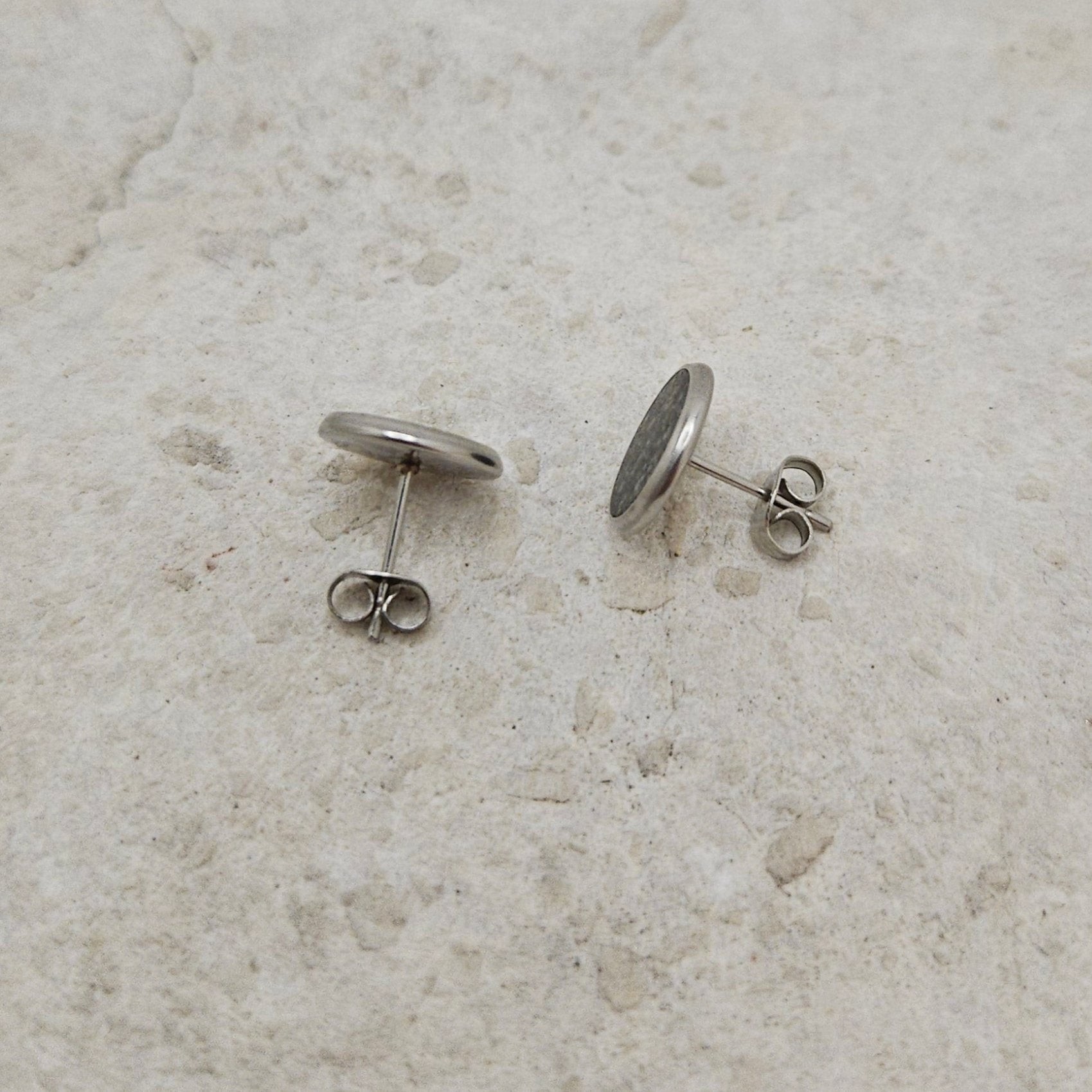 Ear studs round no 08